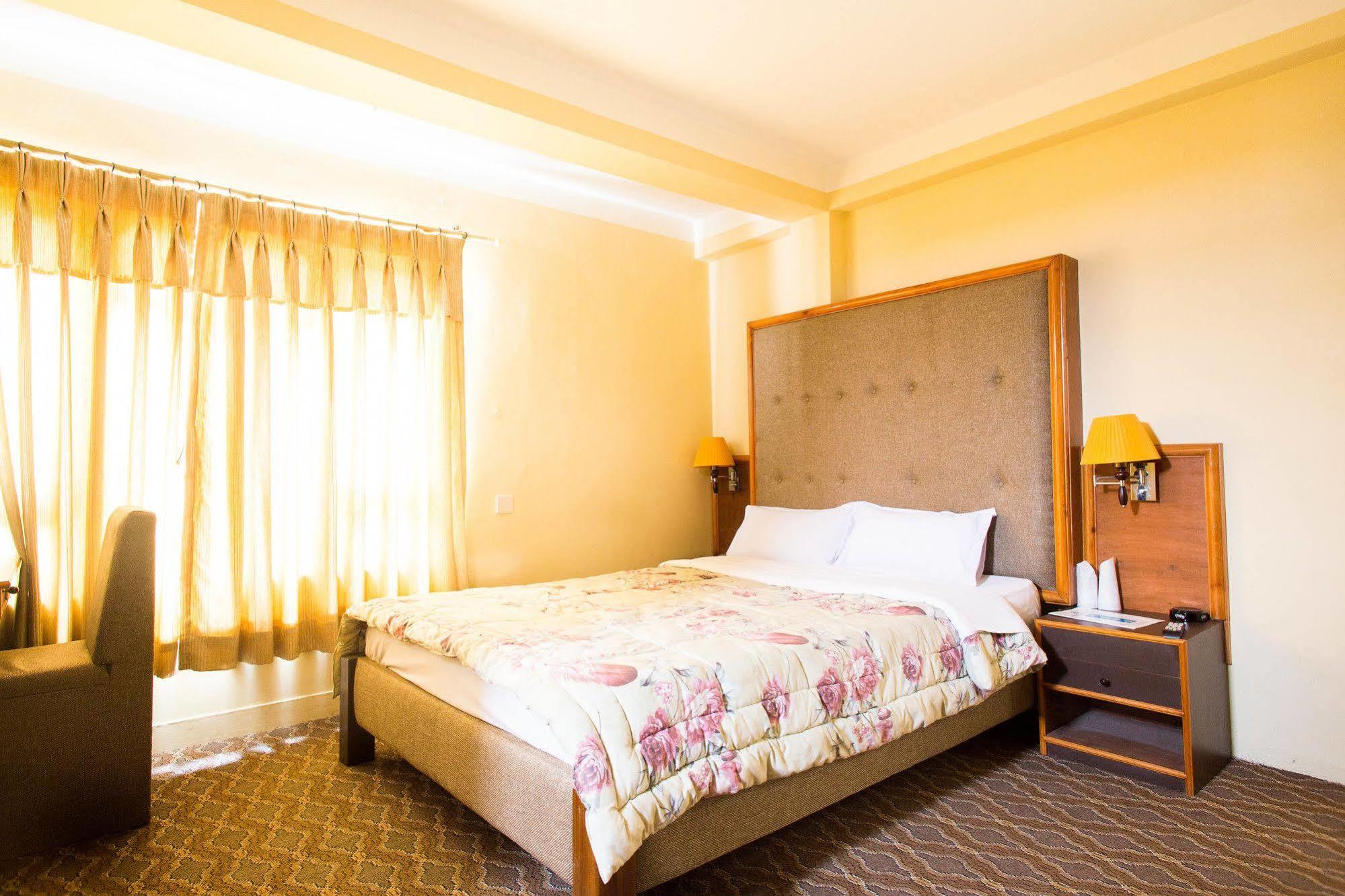 Hotel Lotus Buddha Inn กาฐมาณฑุ ภายนอก รูปภาพ